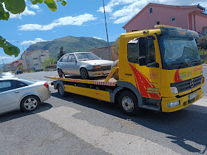 Šlep vozilo Dani Mostar prevozi putničko vozilo